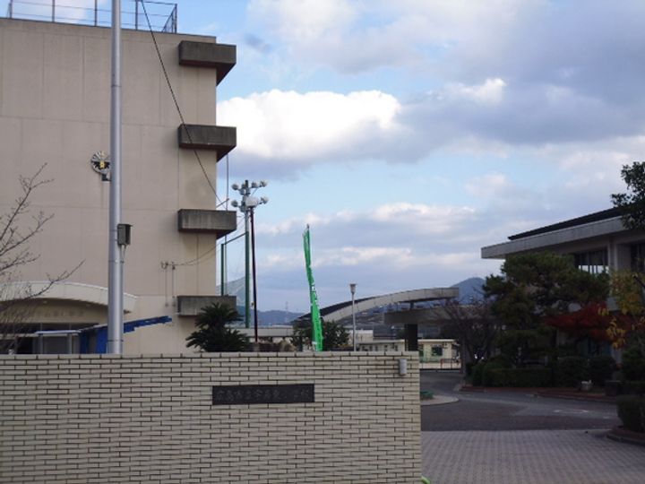 フォースアベニューの周辺