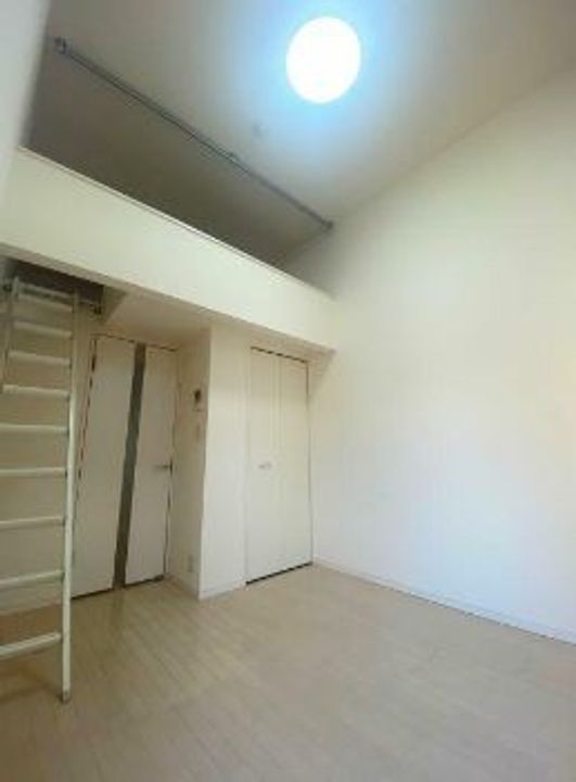 エクセルシアの居間