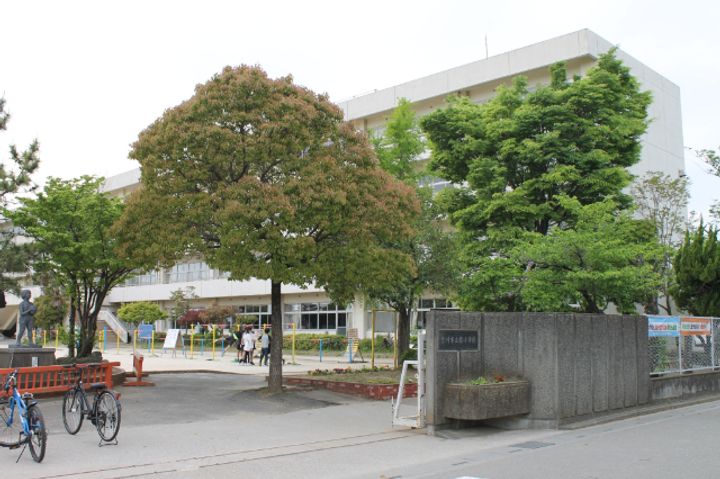 吉川アパートの周辺