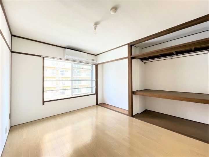 カルチェラタンの内装