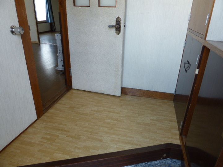 北海道帯広市東二条南25(一戸建)の賃貸物件の玄関