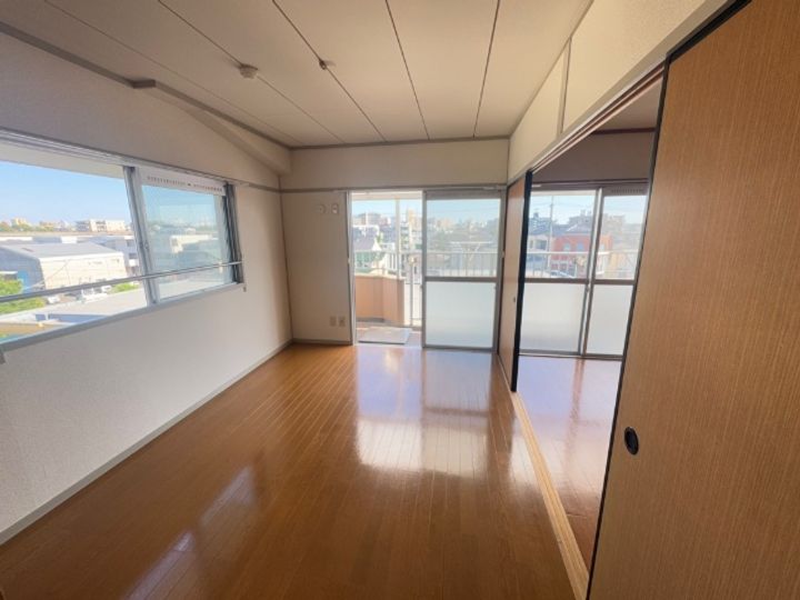 日比野ビルの居間