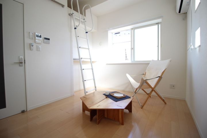 アザーレ栗谷の居間