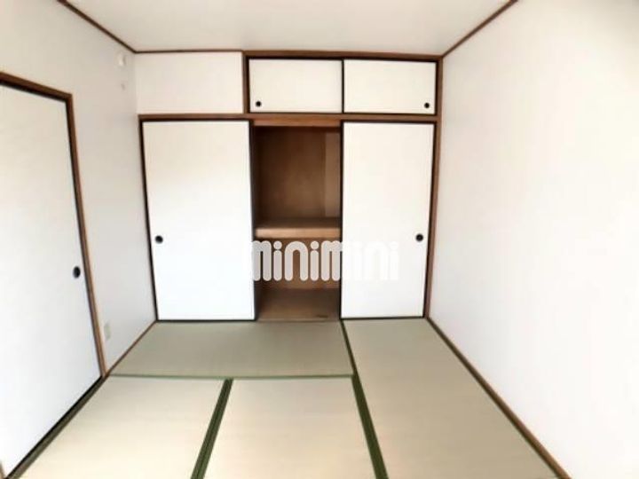 ゴールデン林の内装