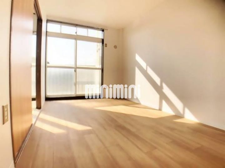 ゴールデン林の居間