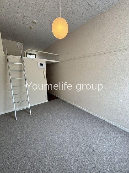 レオパレスサンハイムの居間