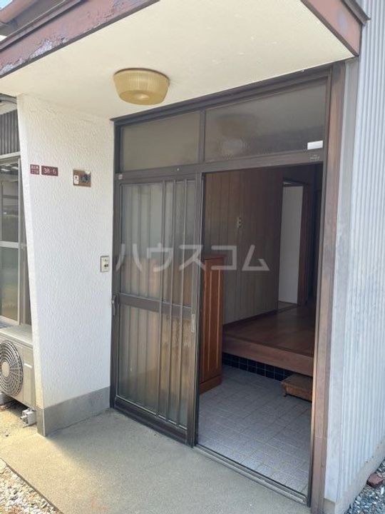 静岡県浜松市中央区高丘西3(一戸建)の賃貸物件の玄関