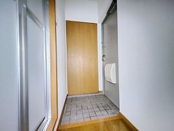 シャルム山田の玄関