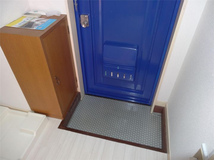 居川ビルの玄関