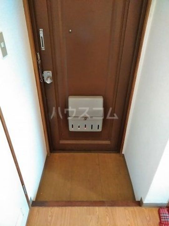 コーポ・リバティーW棟の玄関