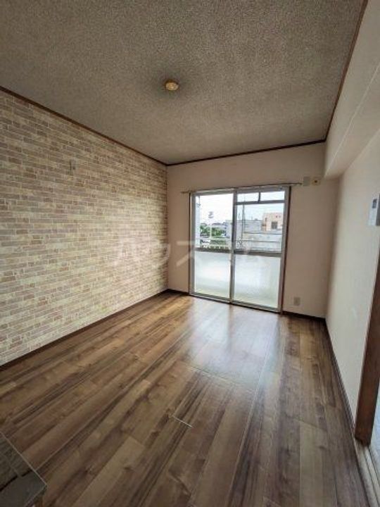 コーポ・リバティーW棟の居間