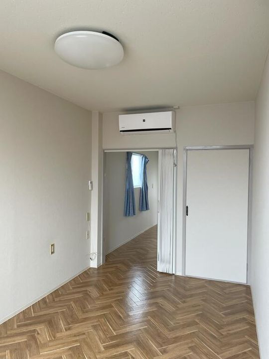 コーポ中川の居間