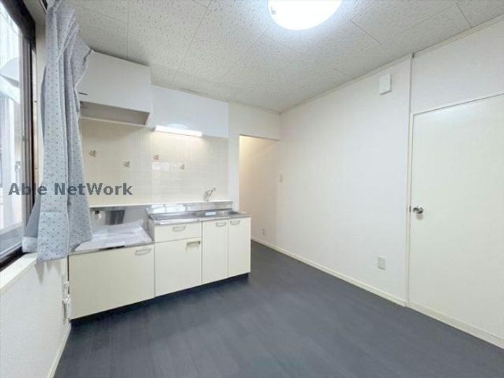 MOMOYAハイツの居間