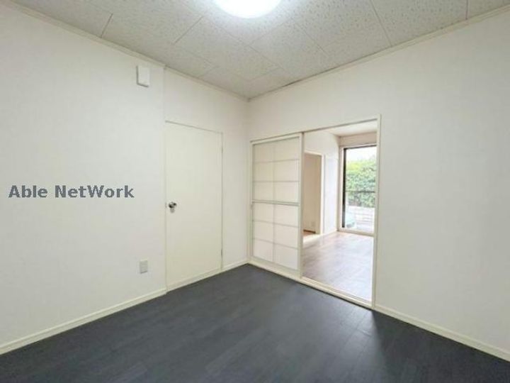 MOMOYAハイツの居間