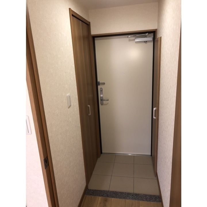 グランインカム曙の玄関