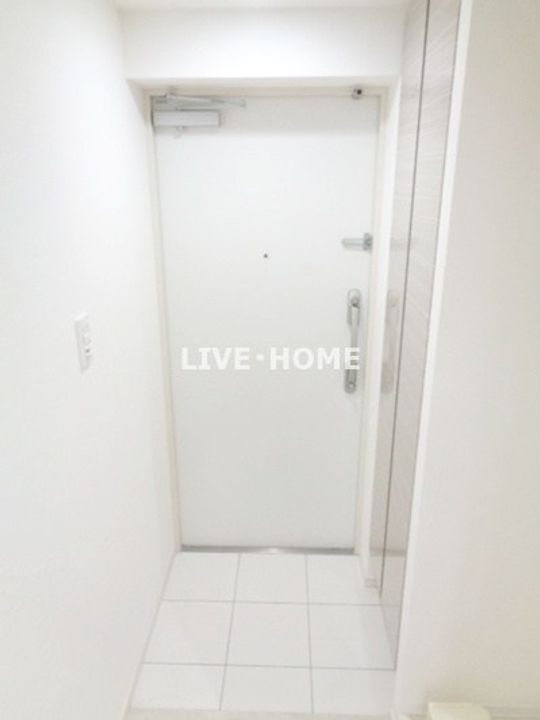 東京都杉並区和田2(マンション)の賃貸物件の玄関