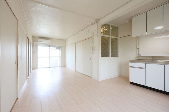 UR逆瀬川の居間