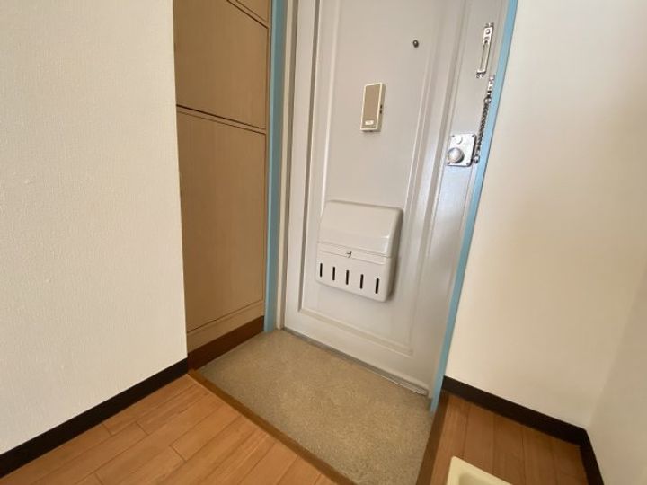 東京都荒川区東日暮里6(マンション)の賃貸物件の玄関