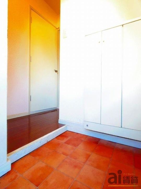 東京都小平市回田町(アパート)の賃貸物件の玄関