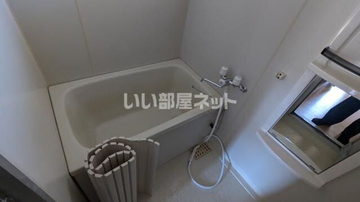 シャトー三ケ城 C棟の風呂