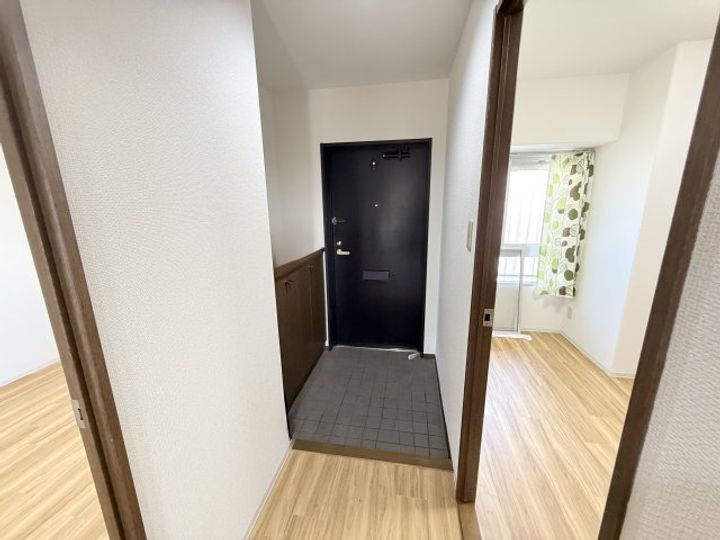 サーパス芝中Iの玄関