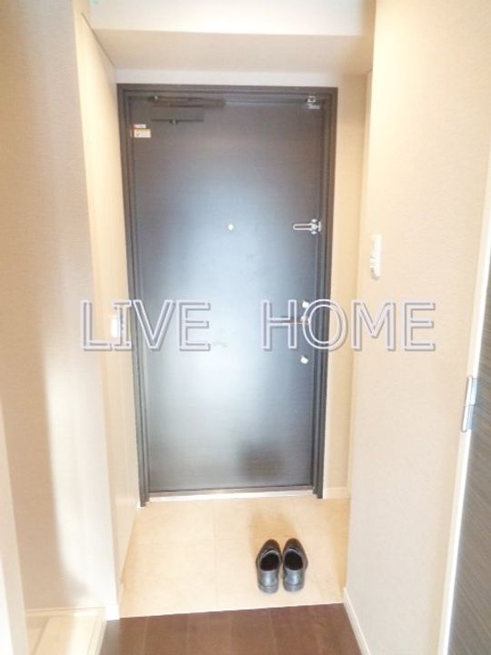 東京都中野区中央5(マンション)の賃貸物件の玄関