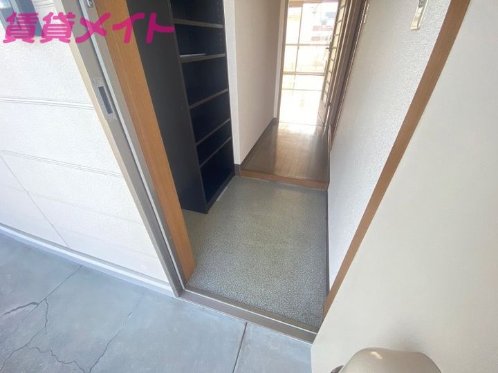 エステート川崎C棟の玄関