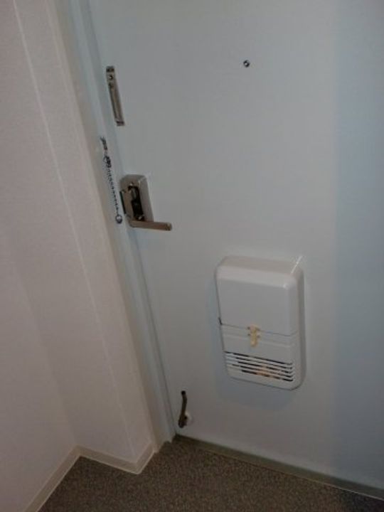 ハイツ三ノ宮の玄関