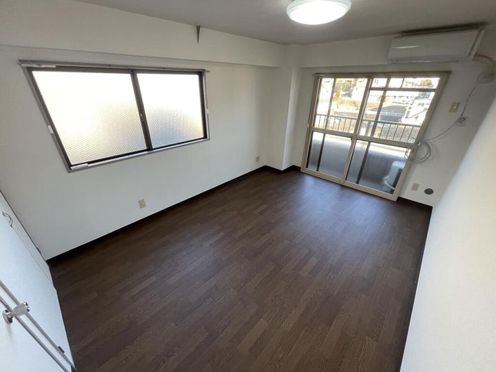 ルミナス青葉ビルの居間