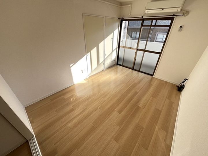 第1下原ビルの居間