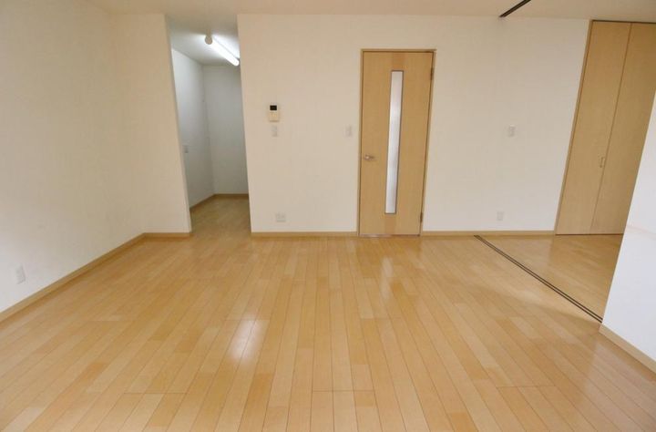 コンフォートメゾン八木の居間