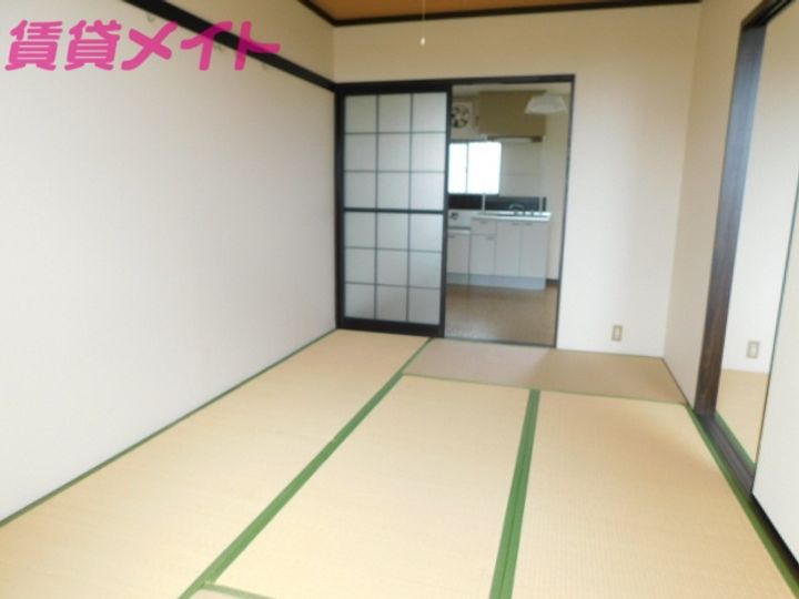 フォーブル平田の居間