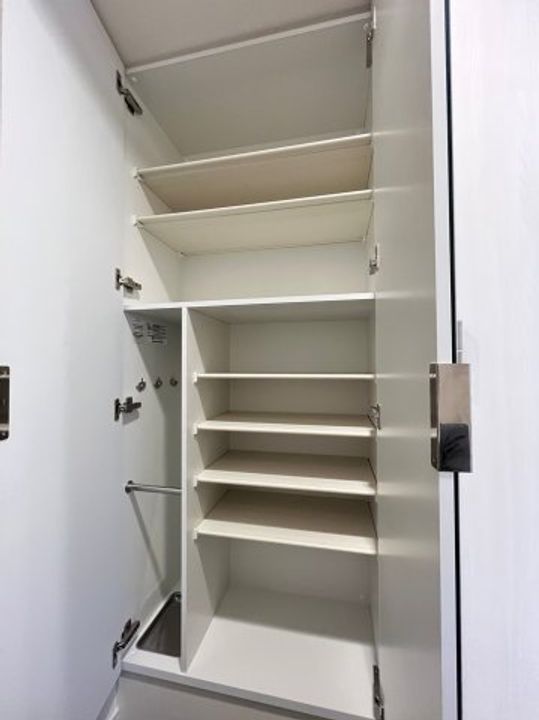 プレサンスDOMECITYコレーレの玄関