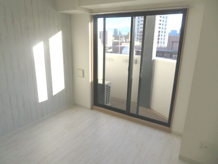 ウインズコート新大阪2の居間