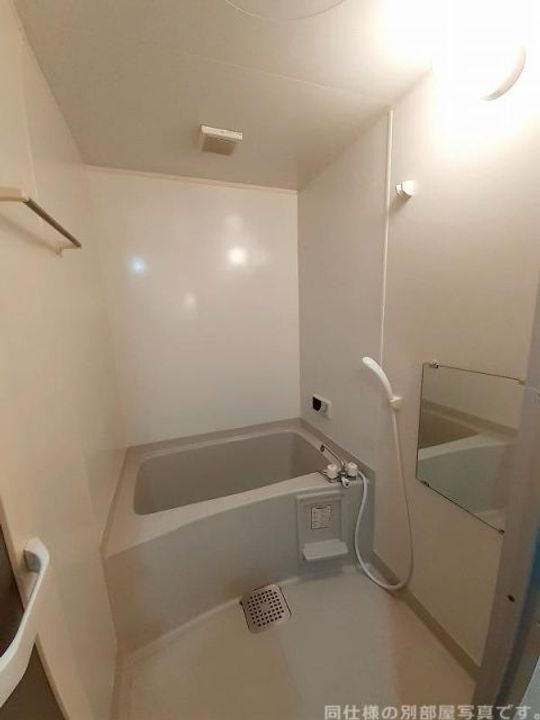 ロイヤルハートピア郷津Aの風呂