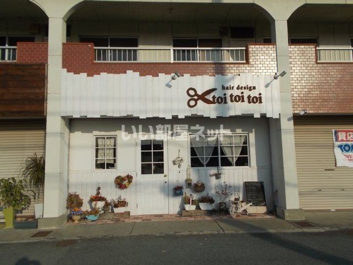 ロイヤルハートピア郷津Aの周辺