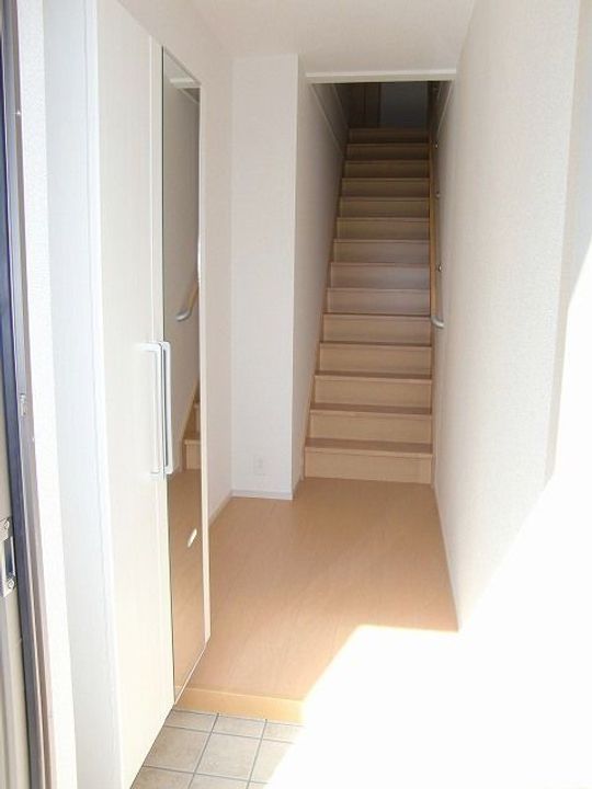 滋賀県東近江市五個荘中町(アパート)の賃貸物件の玄関