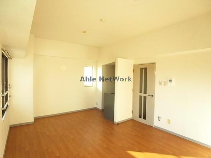 ADVANCE WENZの居間