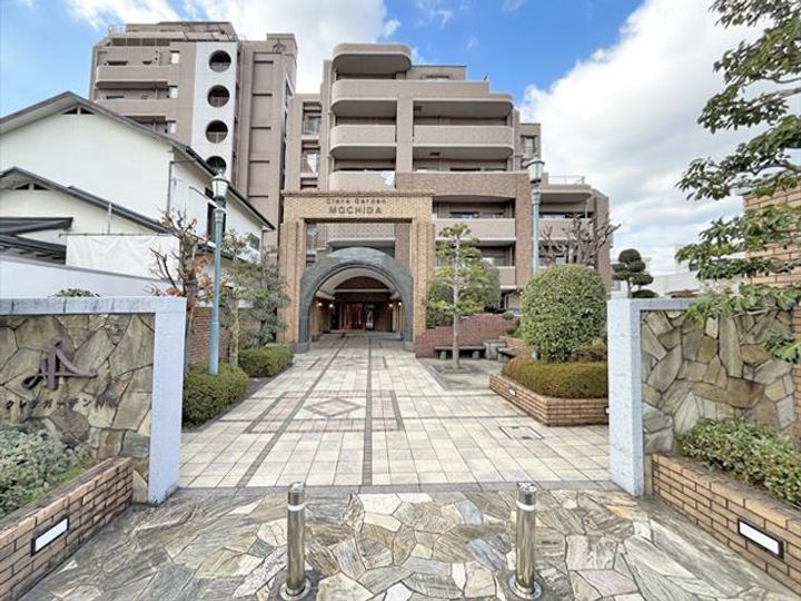 クレアガーデン持田の外観