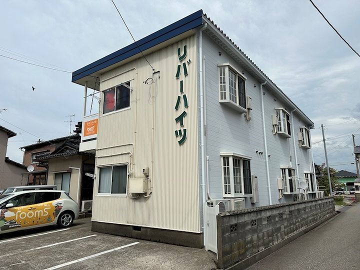 リバーハイツの外観