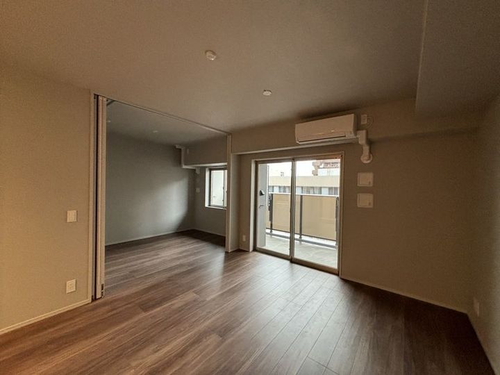 レ・ジェイド上通の居間