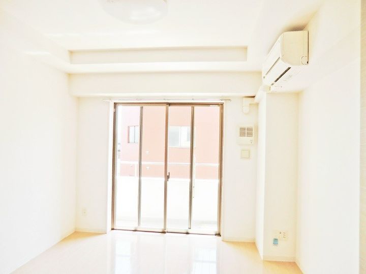 ガーデン萩中の居間