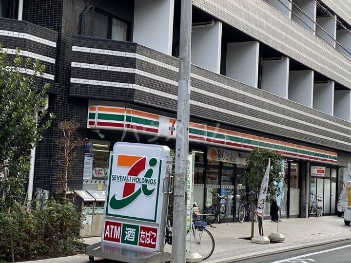 フェリスソニアの周辺