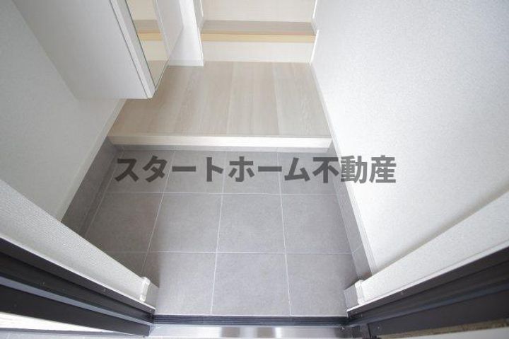 徳島県阿南市領家町本荘ケ内(アパート)の賃貸物件の玄関