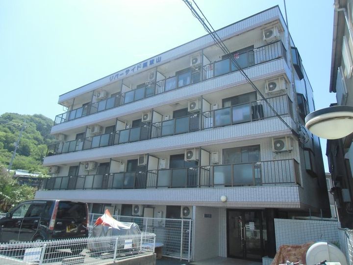 大阪府東大阪市横小路町1の賃貸マンションの外観