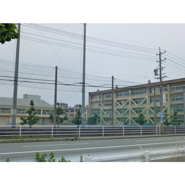 三重県津市観音寺町(一戸建)の賃貸物件の周辺