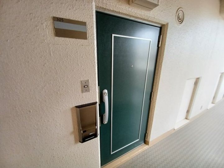 東松山マンションの玄関