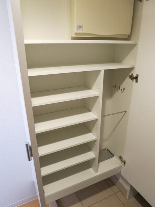 東京都調布市八雲台1(マンション)の賃貸物件の玄関