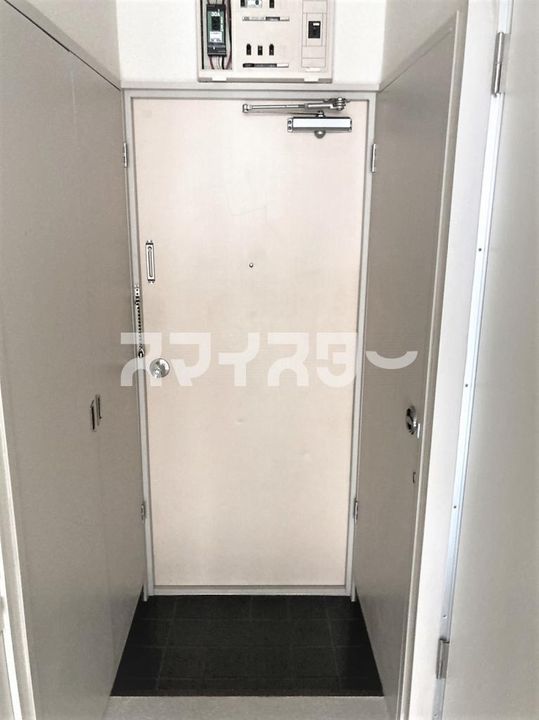 アリオーソビルの玄関