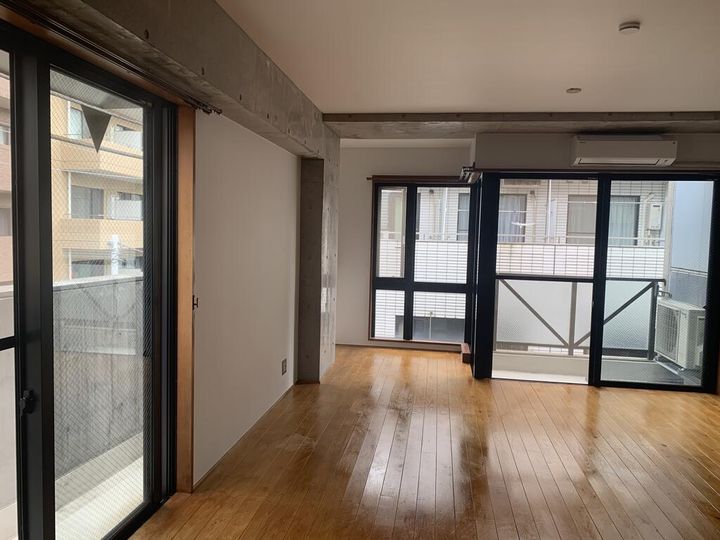 MY FLAT(エムワイ フラット)の居間